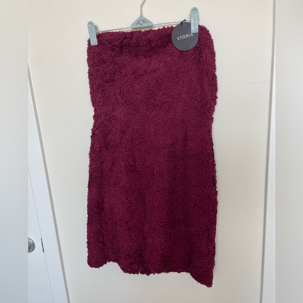 Storia Burgundy strapless dress BNWT